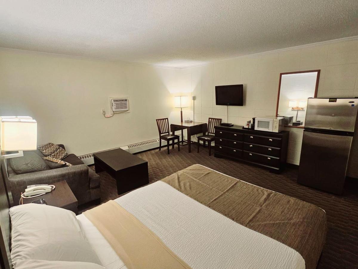 Canadian Motor Inn Grande Prairie Exterior foto