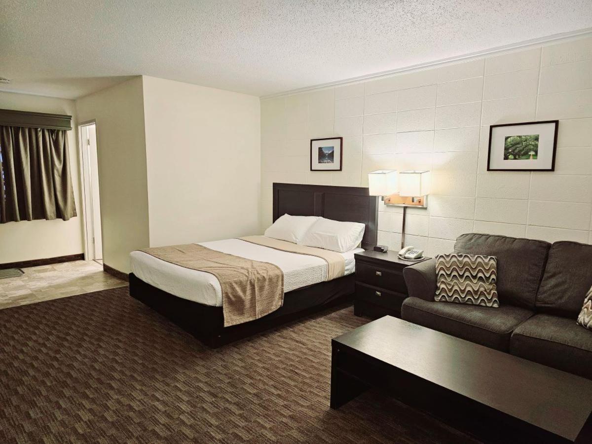 Canadian Motor Inn Grande Prairie Exterior foto