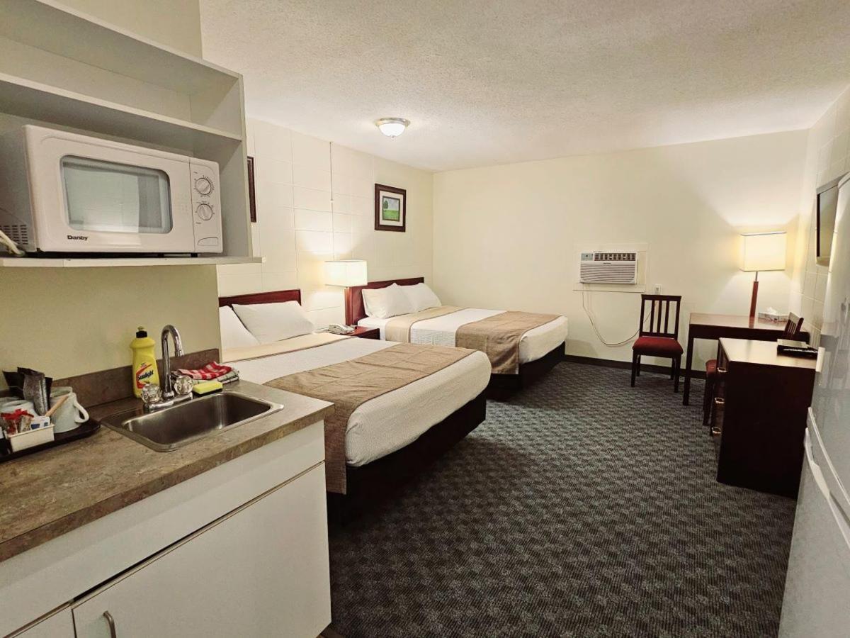 Canadian Motor Inn Grande Prairie Exterior foto