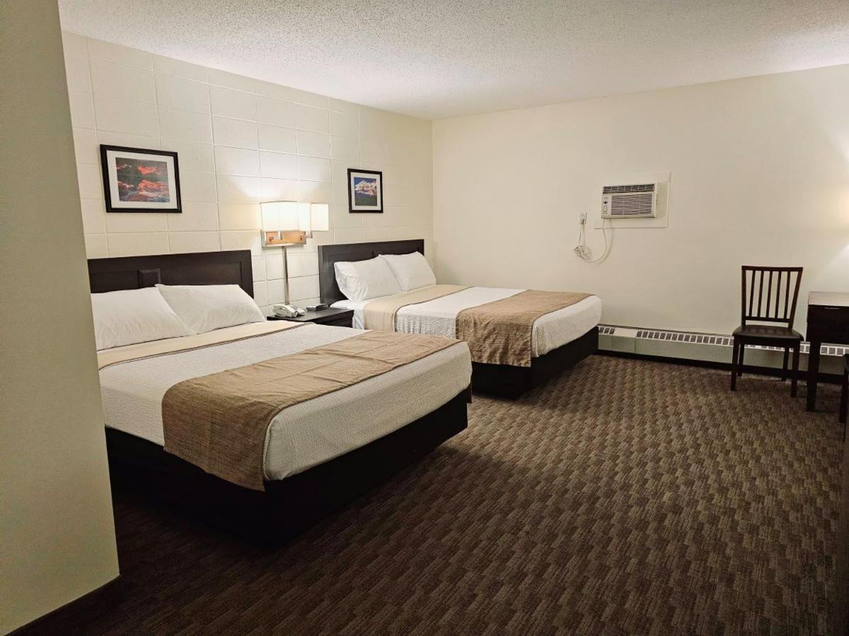 Canadian Motor Inn Grande Prairie Exterior foto