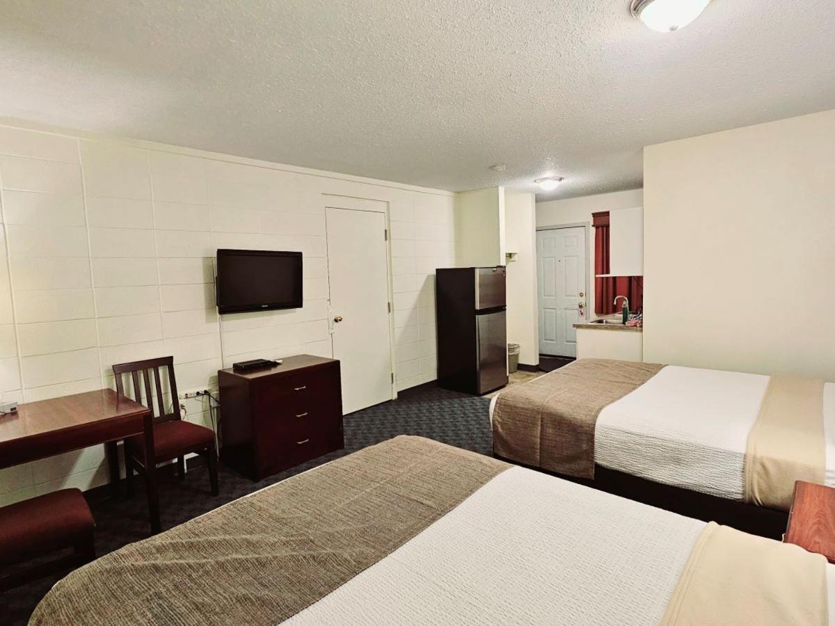 Canadian Motor Inn Grande Prairie Exterior foto