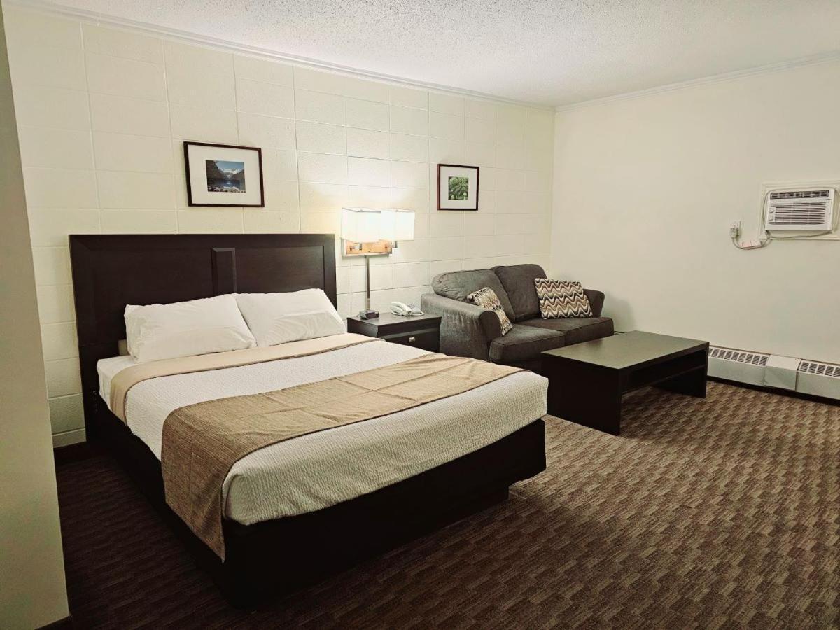 Canadian Motor Inn Grande Prairie Exterior foto