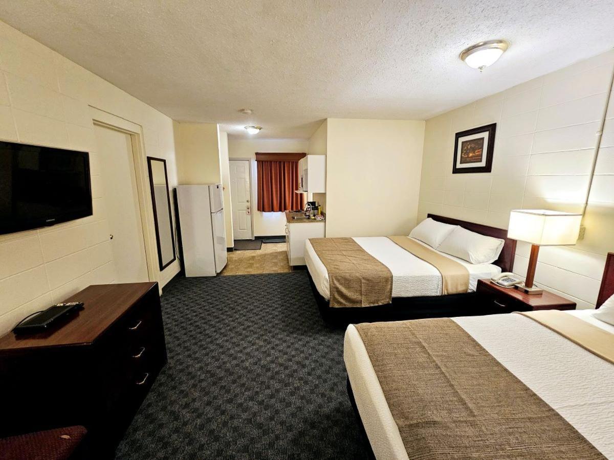 Canadian Motor Inn Grande Prairie Exterior foto