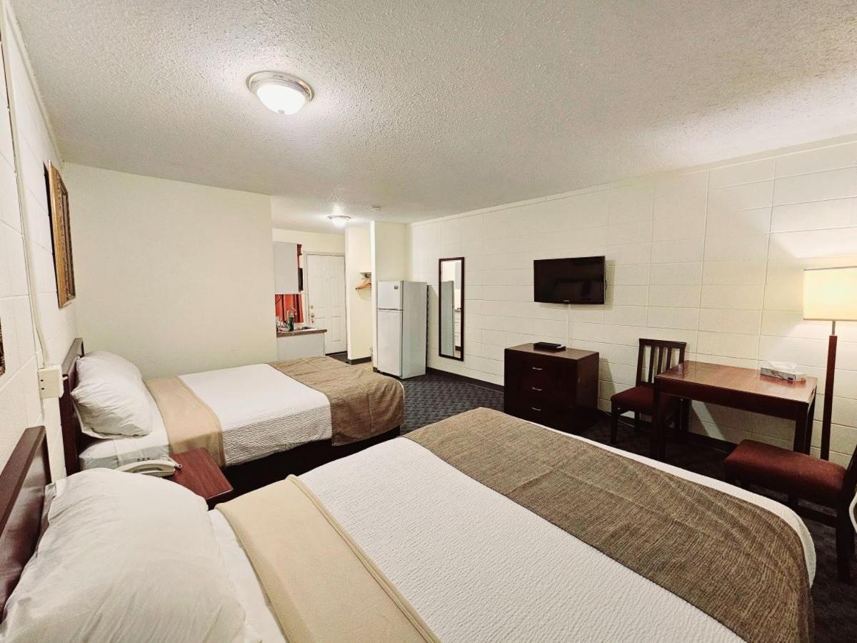 Canadian Motor Inn Grande Prairie Exterior foto