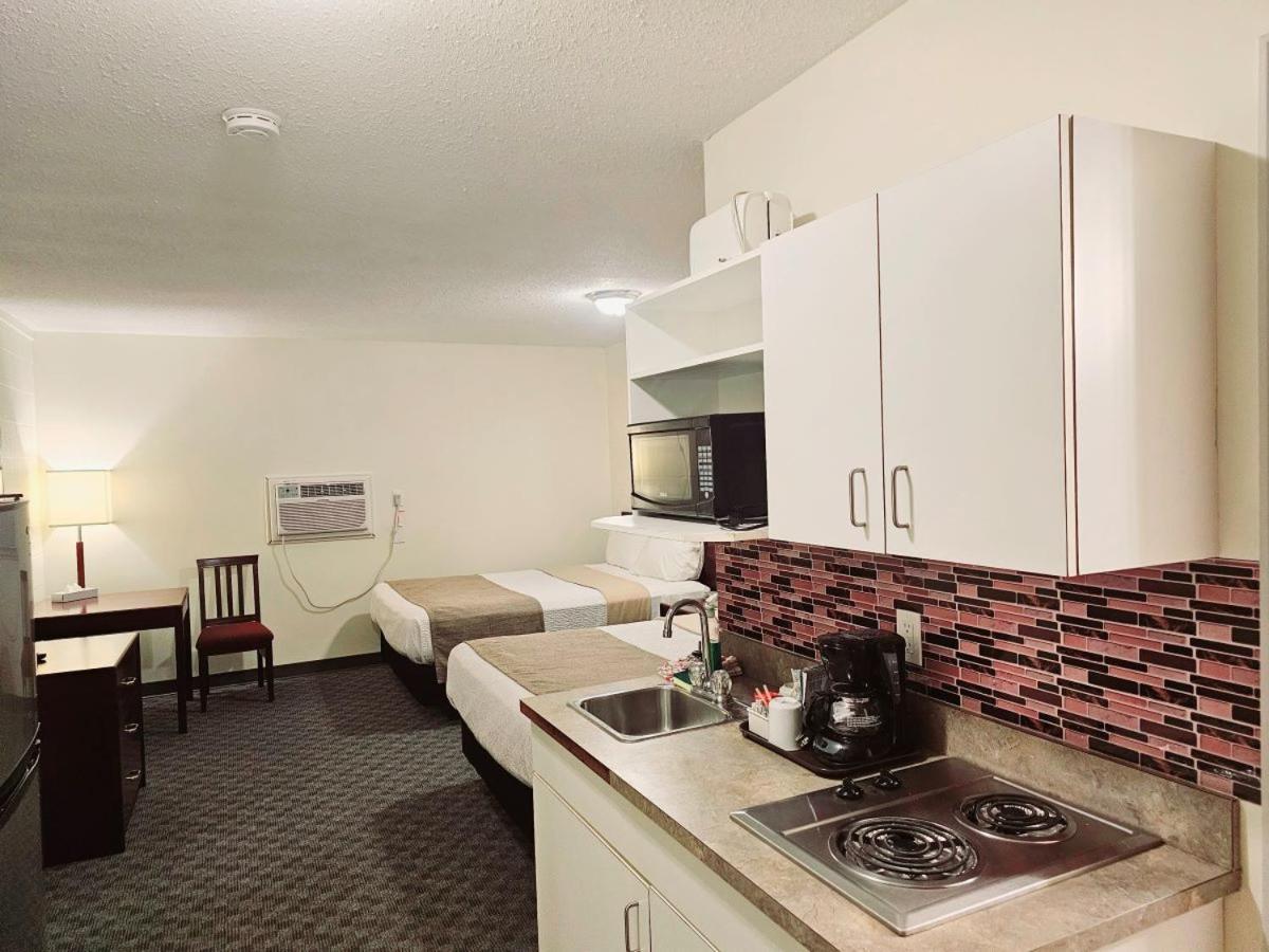 Canadian Motor Inn Grande Prairie Exterior foto