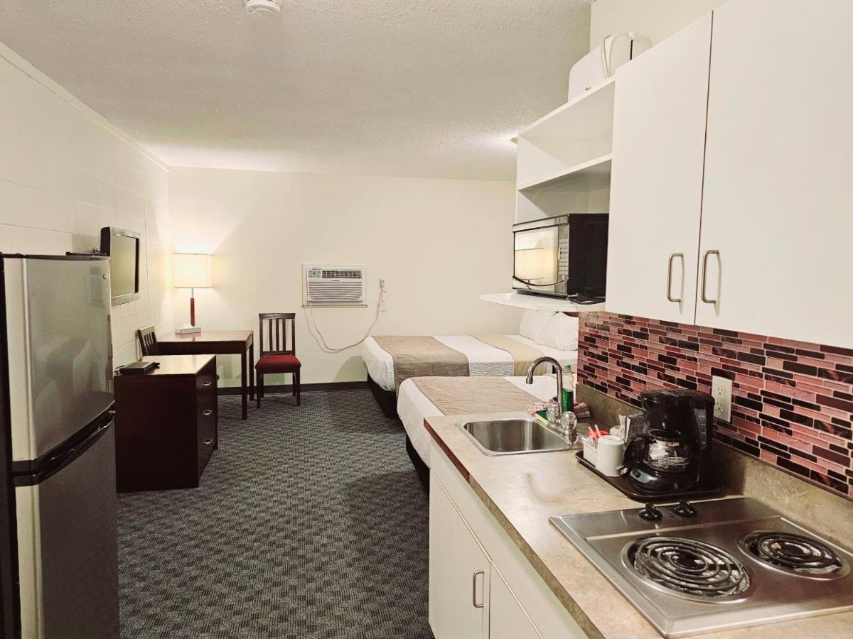 Canadian Motor Inn Grande Prairie Exterior foto